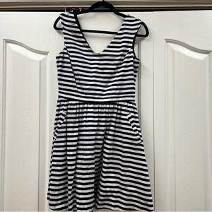 V neck dress with Stripes